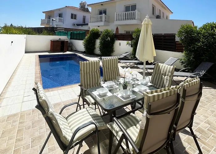 Nissi Beach Golden Villas